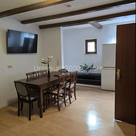 Appartement Vollmoebliertes Haus Mit Garten & Terrasse In
