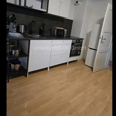 Appartement Vollmoebliertes Haus Mit Garten & Terrasse In *